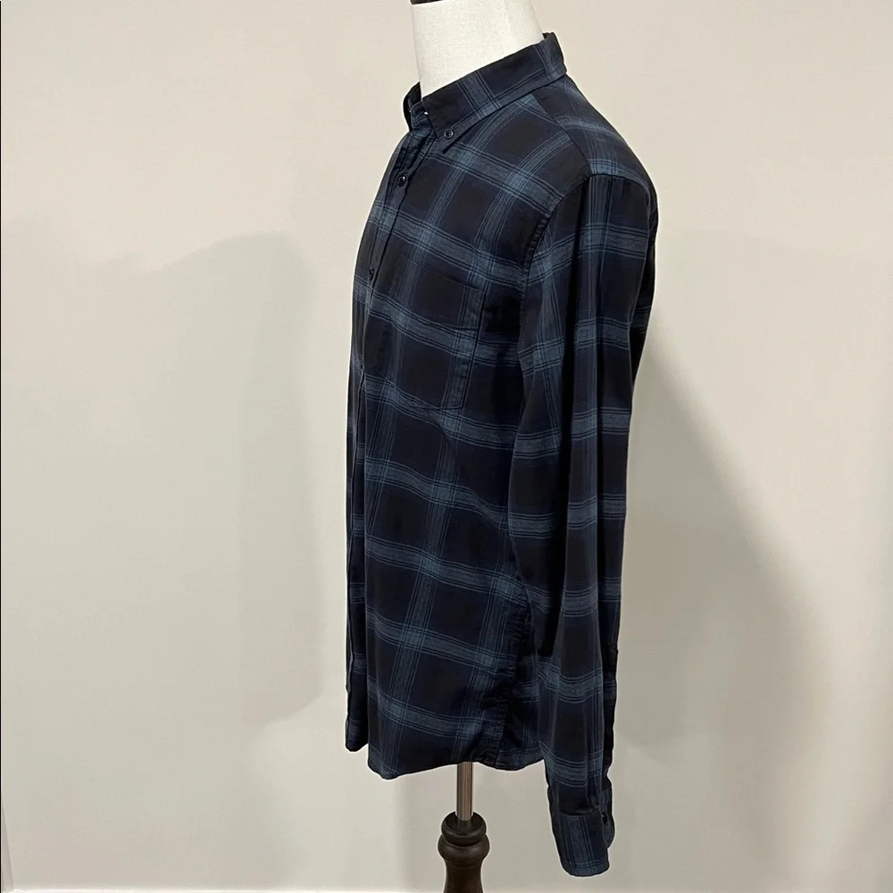 Banana Republic Luxe Flannel Slim Fit Navy and Black Plaid Shirt Size Large